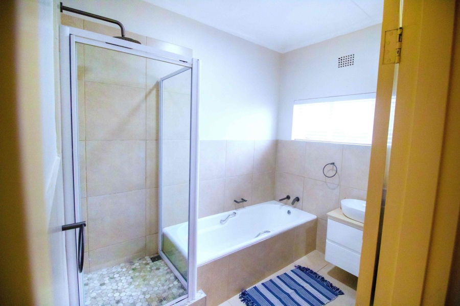 4 Bedroom Property for Sale in Paradise Beach Eastern Cape